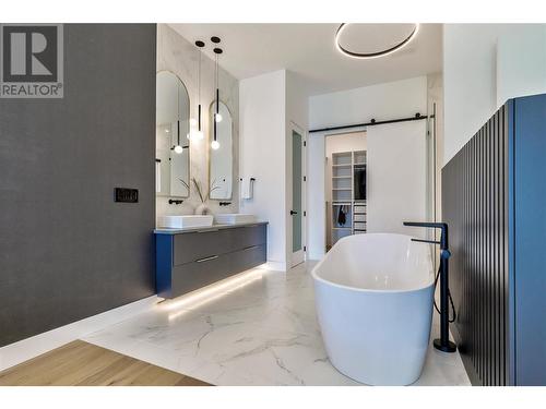 9436 Benchland Drive, Lake Country, BC - Indoor Photo Showing Bathroom