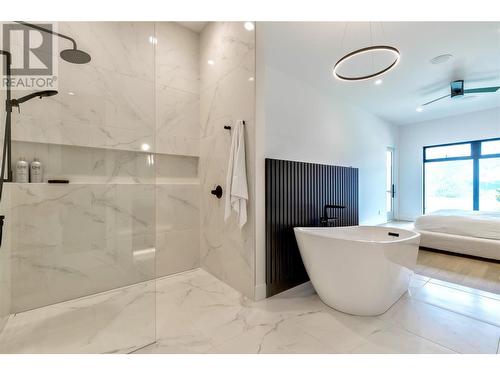 9436 Benchland Drive, Lake Country, BC - Indoor Photo Showing Bathroom