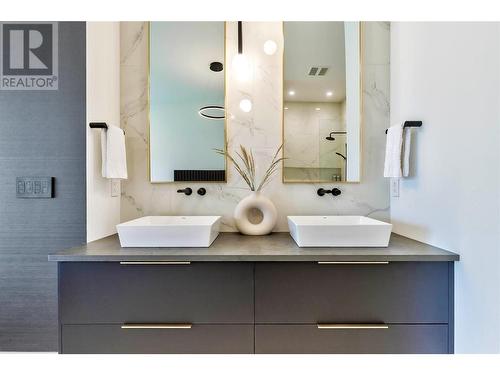 9436 Benchland Drive, Lake Country, BC - Indoor Photo Showing Bathroom