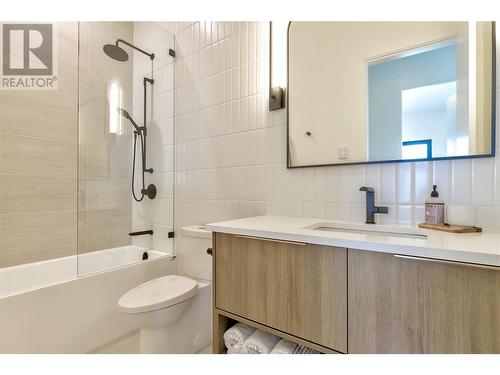 9436 Benchland Drive, Lake Country, BC - Indoor Photo Showing Bathroom