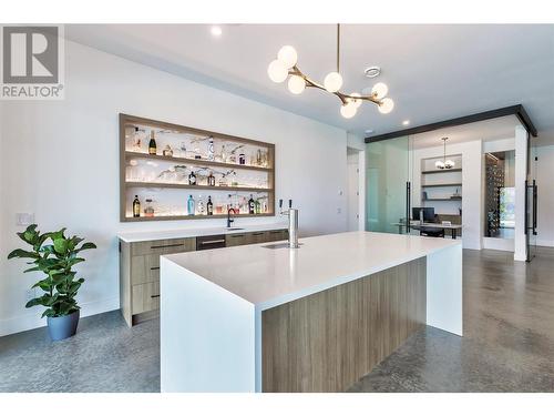 9436 Benchland Drive, Lake Country, BC - Indoor Photo Showing Kitchen