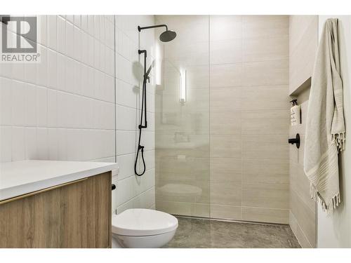 9436 Benchland Drive, Lake Country, BC - Indoor Photo Showing Bathroom