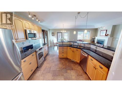 1401 30Th  N Avenue Unit# 27, Cranbrook, BC - Indoor Photo Showing Kitchen With Double Sink