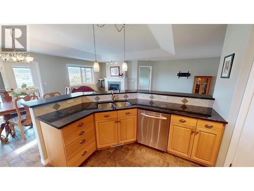 1401 30Th  N Avenue Unit# 27, Cranbrook, BC - Indoor Photo Showing Kitchen With Double Sink