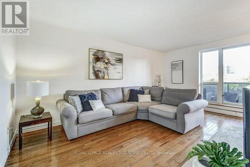 201 - 81 Charlton Avenue E, Hamilton, ON - Indoor Photo Showing Living Room