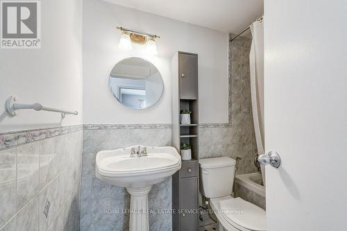 201 - 81 Charlton Avenue E, Hamilton, ON - Indoor Photo Showing Bathroom