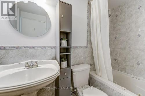 201 - 81 Charlton Avenue E, Hamilton, ON - Indoor Photo Showing Bathroom