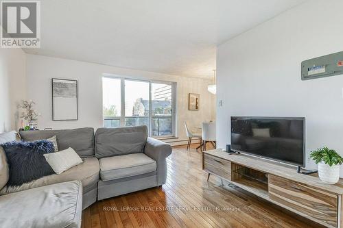 201 - 81 Charlton Avenue E, Hamilton, ON - Indoor Photo Showing Living Room