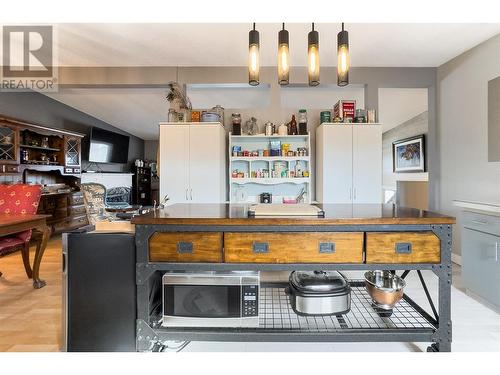 265 Gemini Road, Kelowna, BC - Indoor Photo Showing Kitchen