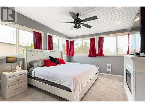 265 Gemini Road, Kelowna, BC - Indoor Photo Showing Bedroom