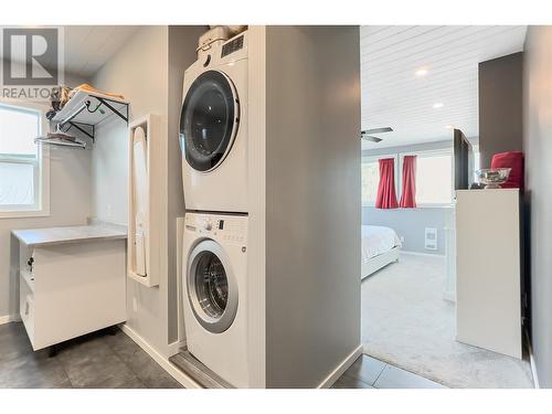 265 Gemini Road, Kelowna, BC - Indoor Photo Showing Laundry Room