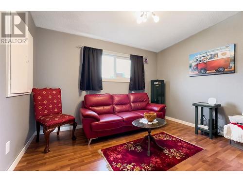 265 Gemini Road, Kelowna, BC - Indoor Photo Showing Living Room