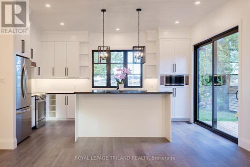 30 Gill Road, Lambton Shores (Grand Bend), ON - Indoor Photo Showing Kitchen With Upgraded Kitchen