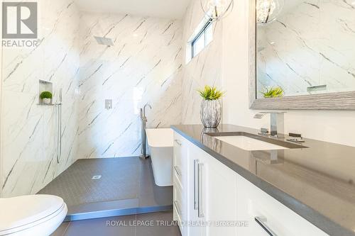 30 Gill Road, Lambton Shores (Grand Bend), ON - Indoor Photo Showing Bathroom