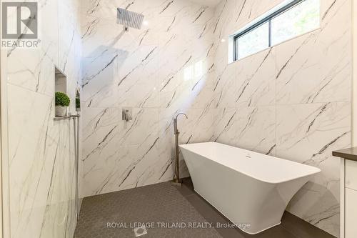 30 Gill Road, Lambton Shores (Grand Bend), ON - Indoor Photo Showing Bathroom