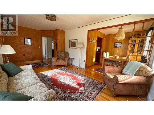 226 Crerar Street, Kimberley, BC - Indoor Photo Showing Living Room