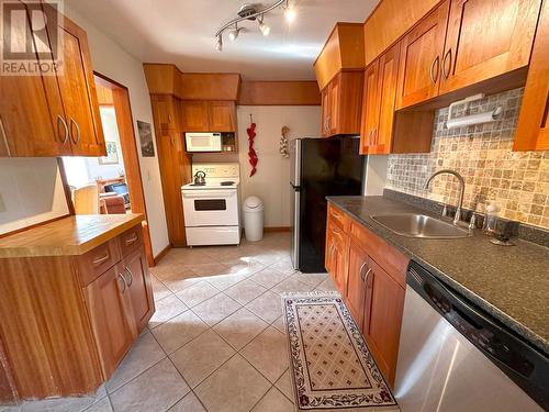 226 Crerar Street, Kimberley, BC - Indoor Photo Showing Kitchen