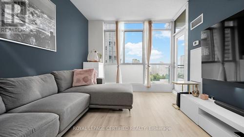 1407 - 225 Webb Drive, Mississauga, ON - Indoor Photo Showing Living Room