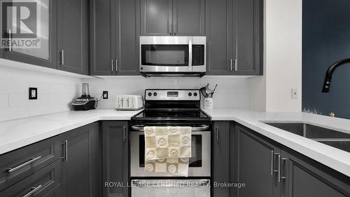 1407 - 225 Webb Drive, Mississauga, ON - Indoor Photo Showing Kitchen