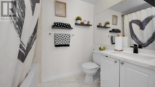 1407 - 225 Webb Drive, Mississauga, ON - Indoor Photo Showing Bathroom