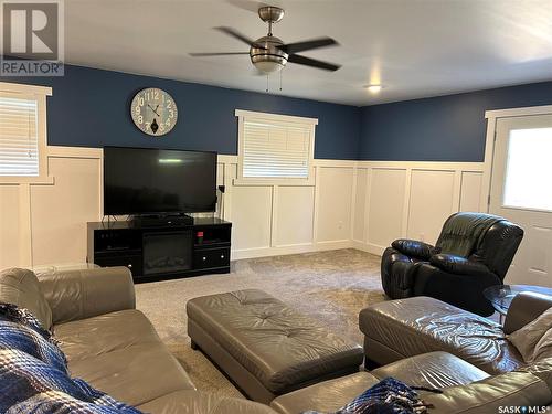 2 Lakeside Drive E, Kipabiskau Regional Park, SK - Indoor Photo Showing Living Room