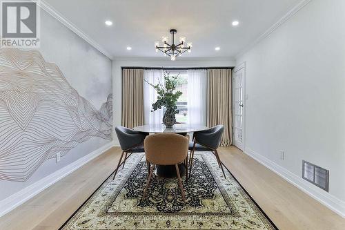 7 Underhill Crescent, Aurora, ON - Indoor Photo Showing Dining Room