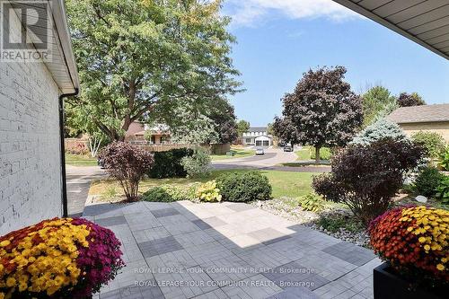 7 Underhill Crescent, Aurora, ON - Outdoor