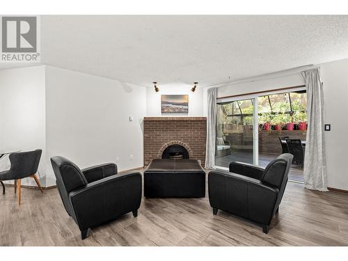 983 Bernard Avenue Unit# 105, Kelowna, BC - Indoor Photo Showing Living Room With Fireplace