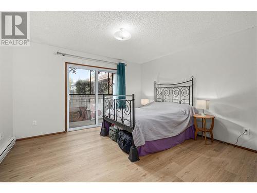 983 Bernard Avenue Unit# 105, Kelowna, BC - Indoor Photo Showing Bedroom