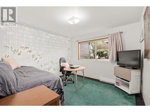 983 Bernard Avenue Unit# 105, Kelowna, BC - Indoor Photo Showing Bedroom