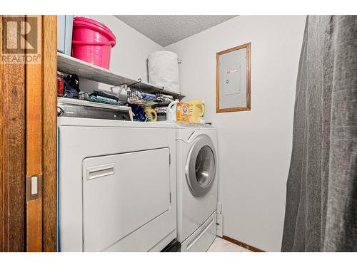 983 Bernard Avenue Unit# 105, Kelowna, BC - Indoor Photo Showing Laundry Room