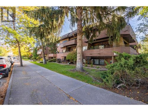 983 Bernard Avenue Unit# 105, Kelowna, BC - Outdoor