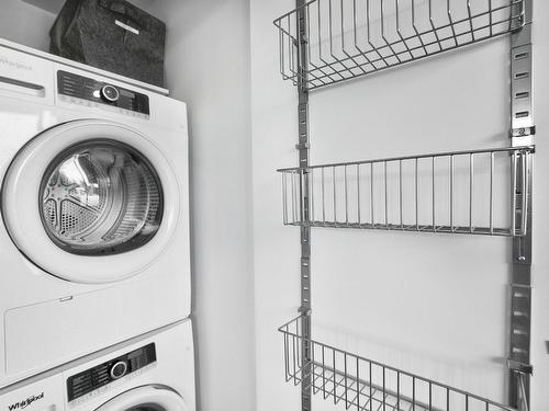 Salle de lavage - 418-1 Boul. De Maisonneuve O., Montréal (Ville-Marie), QC - Indoor Photo Showing Laundry Room