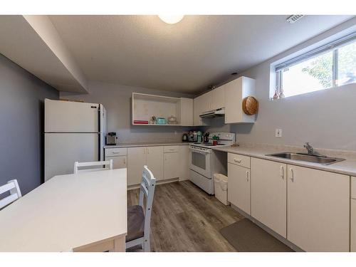 918 Cranbrook Place, Kamloops, BC - Indoor Photo Showing Kitchen