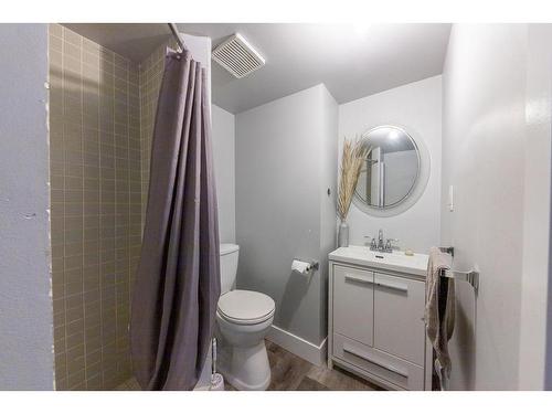 918 Cranbrook Place, Kamloops, BC - Indoor Photo Showing Bathroom