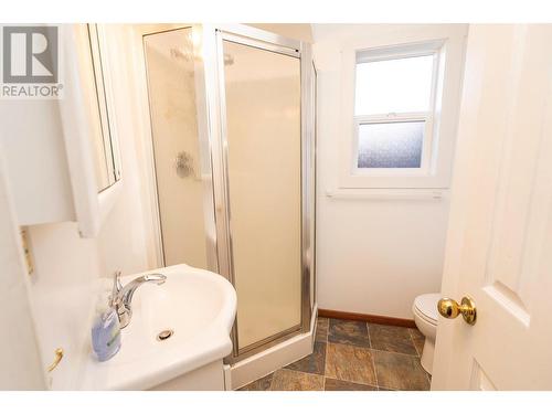 995 Sutcliffe Court, Kelowna, BC - Indoor Photo Showing Bathroom