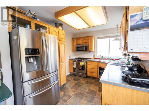 995 Sutcliffe Court, Kelowna, BC - Indoor Photo Showing Kitchen