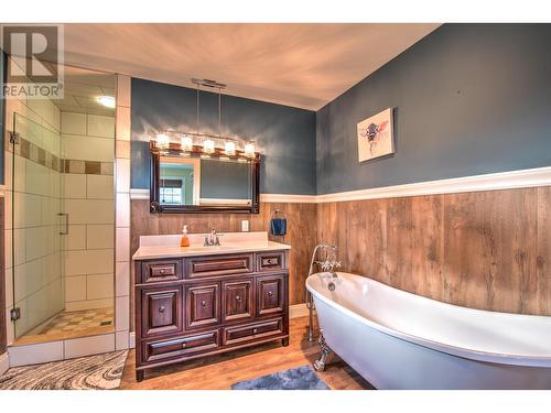 1829 Pleasant Valley Road, Armstrong, BC - Indoor Photo Showing Bathroom