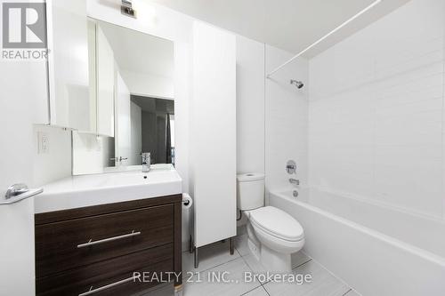 2601 - 70 Forest Manor Road, Toronto, ON - Indoor Photo Showing Bathroom