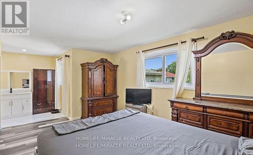 66 Loradeen Crescent, Toronto, ON - Indoor Photo Showing Bedroom