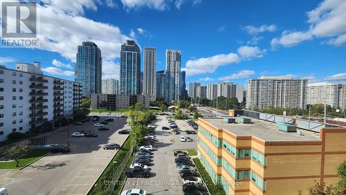 805 - 25 Fairview Road W, Mississauga, ON - Outdoor