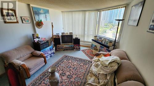 805 - 25 Fairview Road W, Mississauga, ON - Indoor Photo Showing Living Room