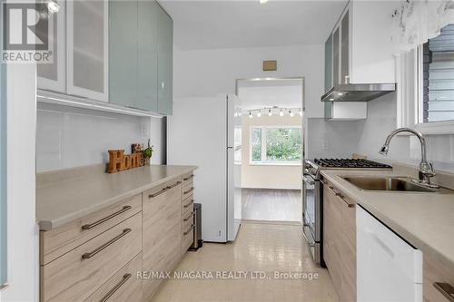 24 Coronation Drive S, Port Colborne, ON - Indoor Photo Showing Kitchen