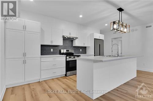 31 Marcel Street, Russell, ON - Indoor Photo Showing Kitchen With Upgraded Kitchen