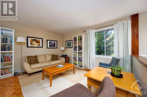 1420 Matheson Road, Ottawa, ON - Indoor Photo Showing Living Room