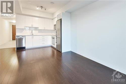 805 Carling Avenue Unit#1308, Ottawa, ON - Indoor Photo Showing Kitchen