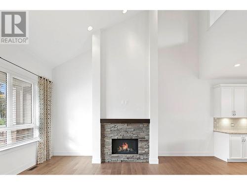 1960 Klo Road Unit# 58, Kelowna, BC - Indoor Photo Showing Other Room With Fireplace