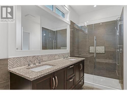 1960 Klo Road Unit# 58, Kelowna, BC - Indoor Photo Showing Bathroom