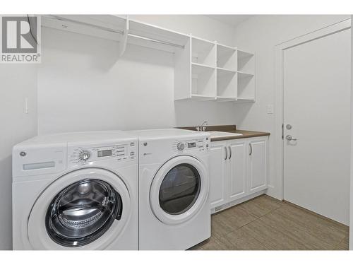 1960 Klo Road Unit# 58, Kelowna, BC - Indoor Photo Showing Laundry Room