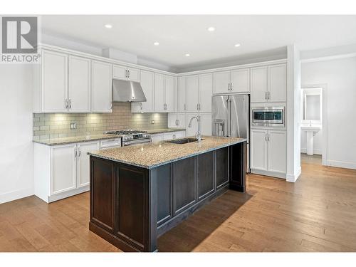 1960 Klo Road Unit# 58, Kelowna, BC - Indoor Photo Showing Kitchen With Upgraded Kitchen